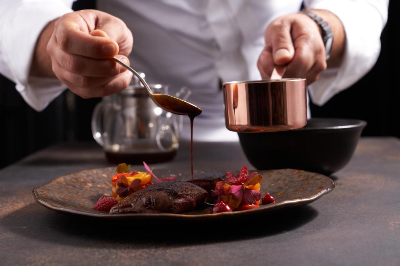 Logis Hotel - Restaurant Maison Claude Darroze 랑공 외부 사진