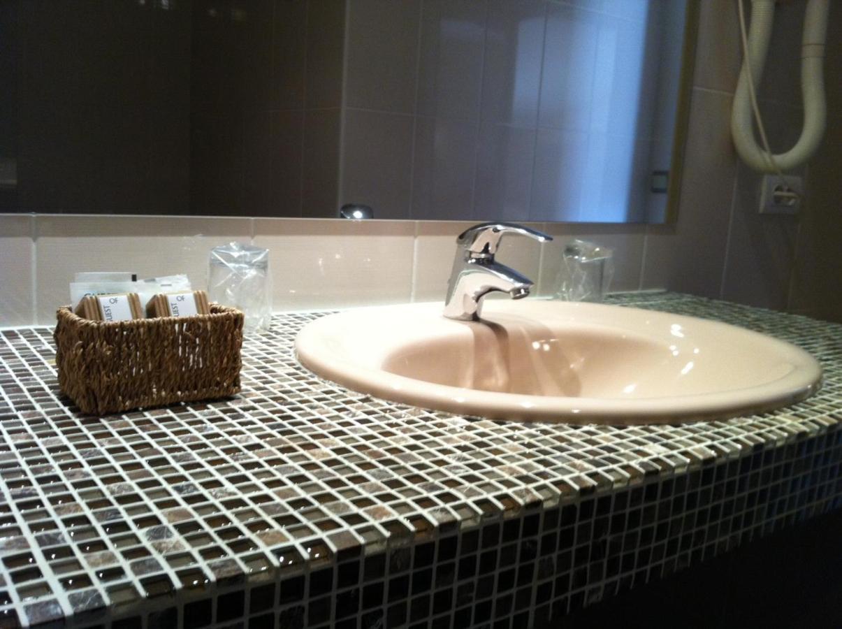 Logis Hotel - Restaurant Maison Claude Darroze 랑공 외부 사진