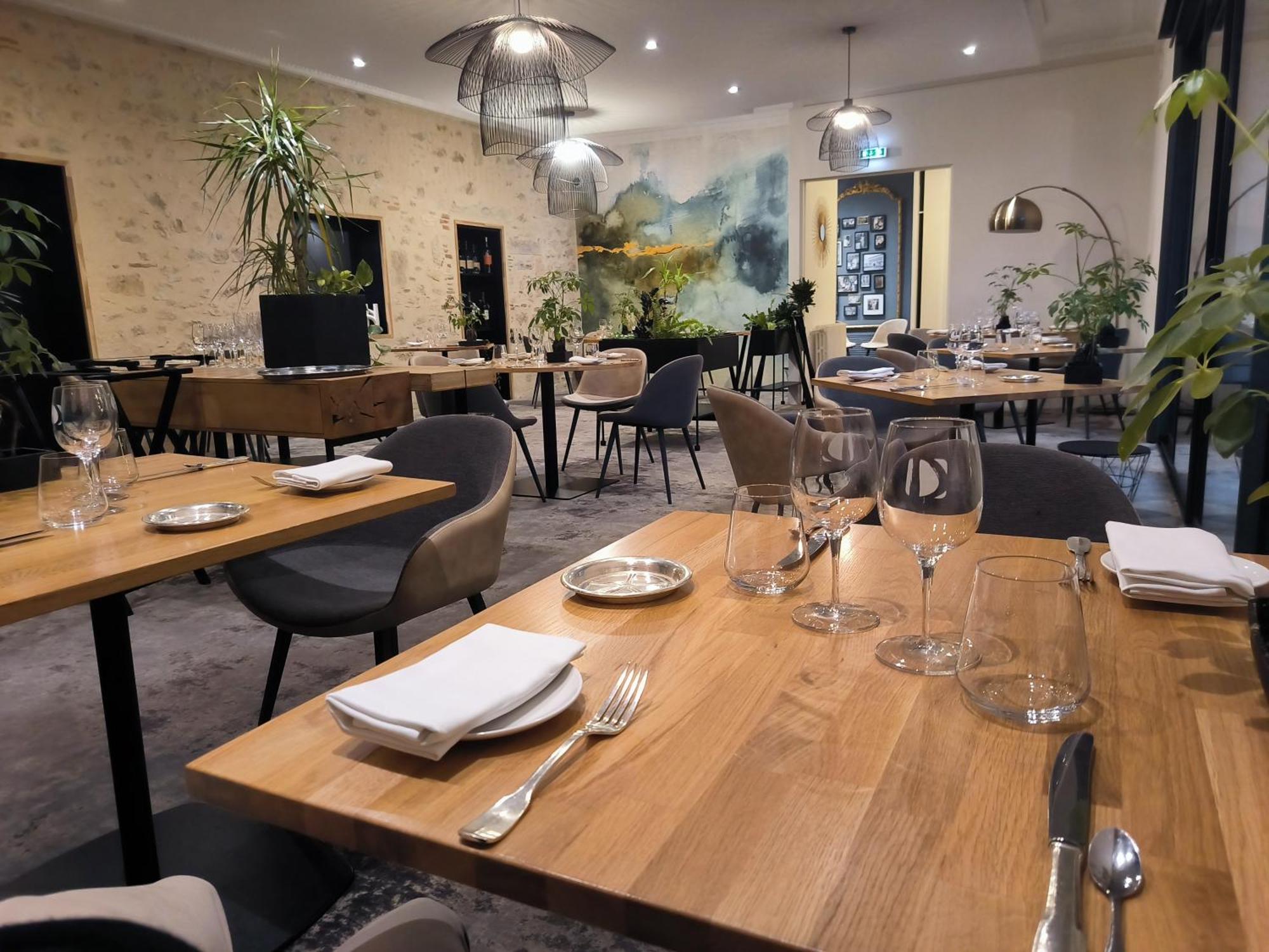 Logis Hotel - Restaurant Maison Claude Darroze 랑공 외부 사진