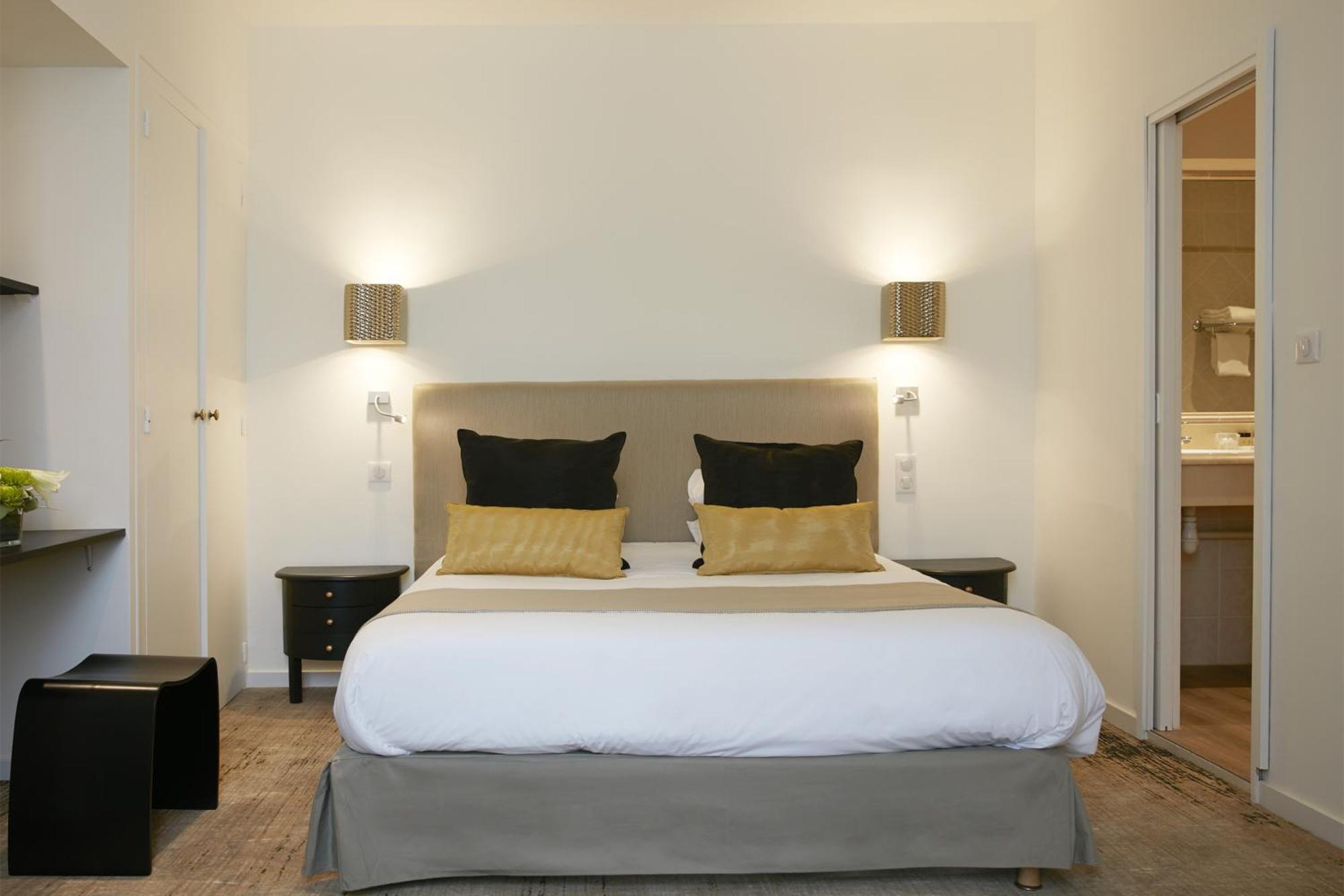 Logis Hotel - Restaurant Maison Claude Darroze 랑공 외부 사진