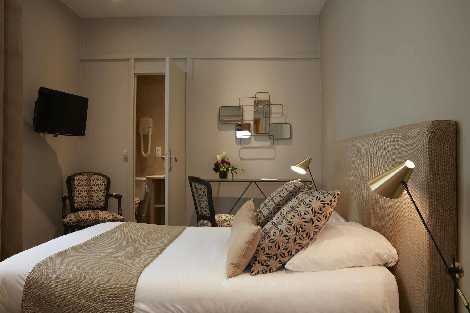 Logis Hotel - Restaurant Maison Claude Darroze 랑공 외부 사진