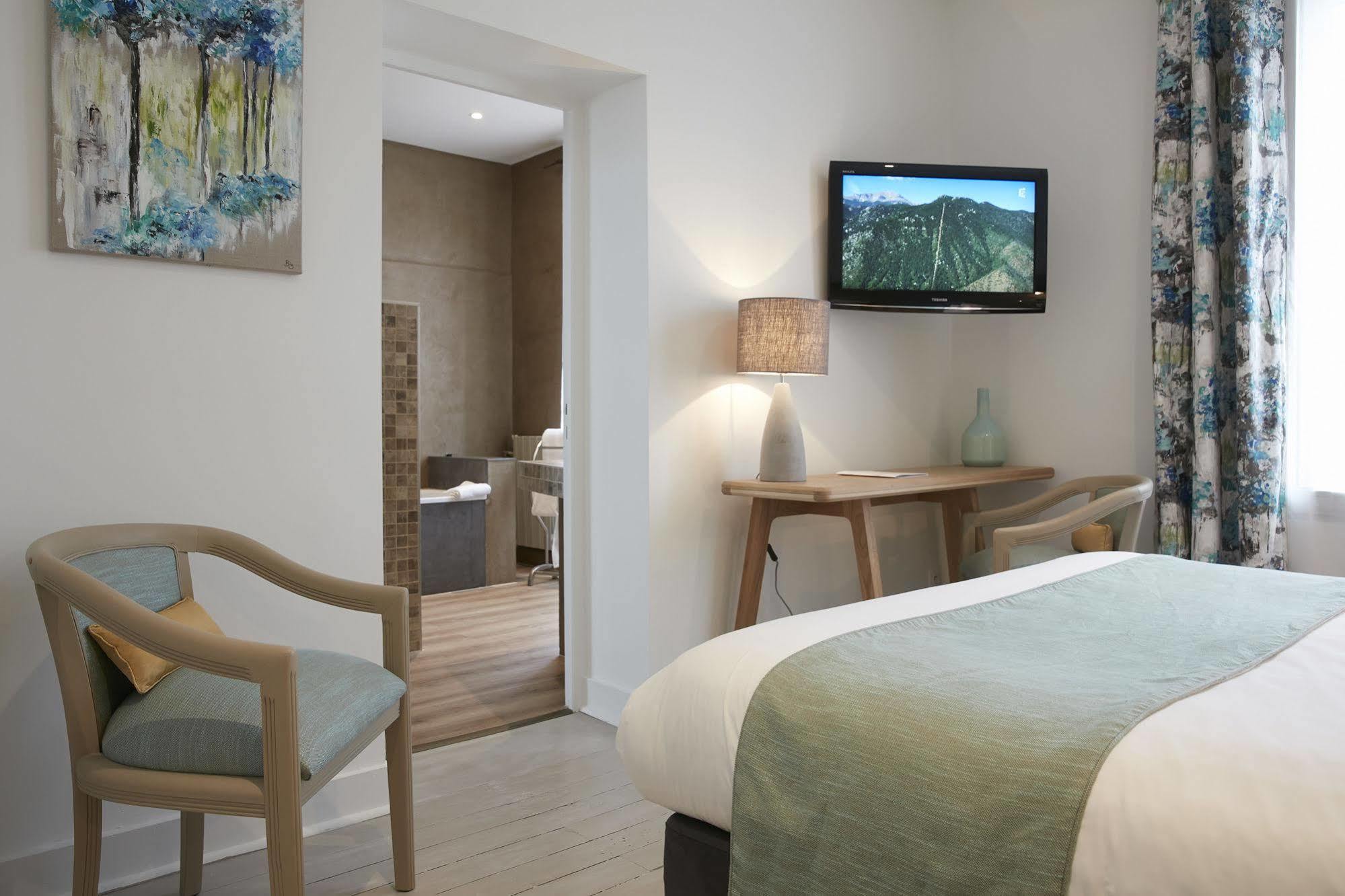 Logis Hotel - Restaurant Maison Claude Darroze 랑공 외부 사진